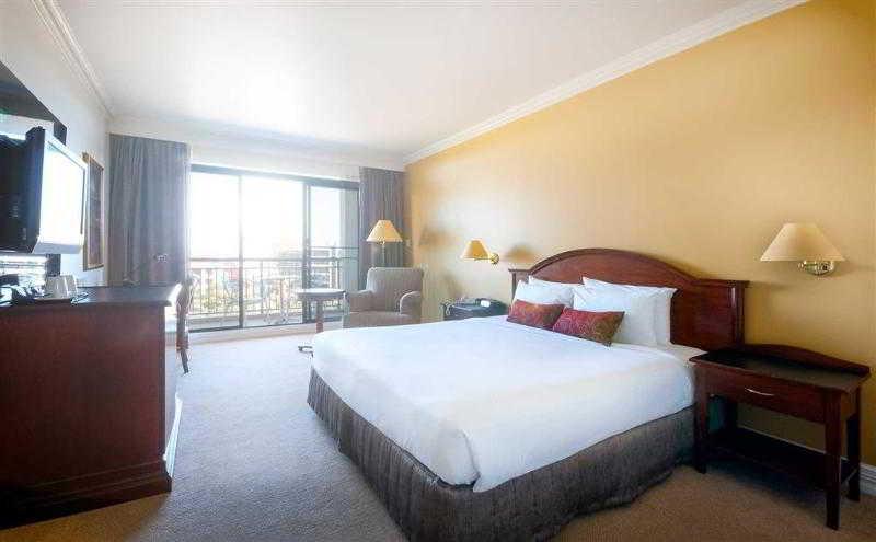 Visy Dior Hotel Baulkham Hills Eksteriør billede
