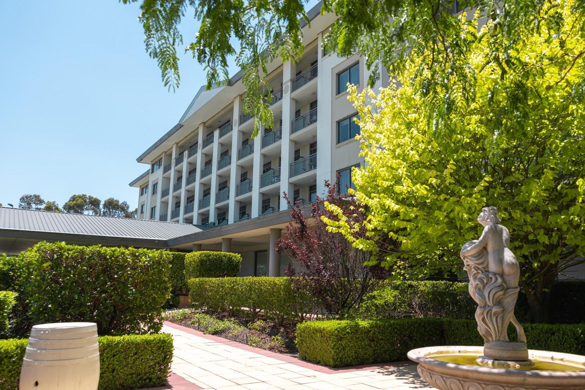 Visy Dior Hotel Baulkham Hills Eksteriør billede